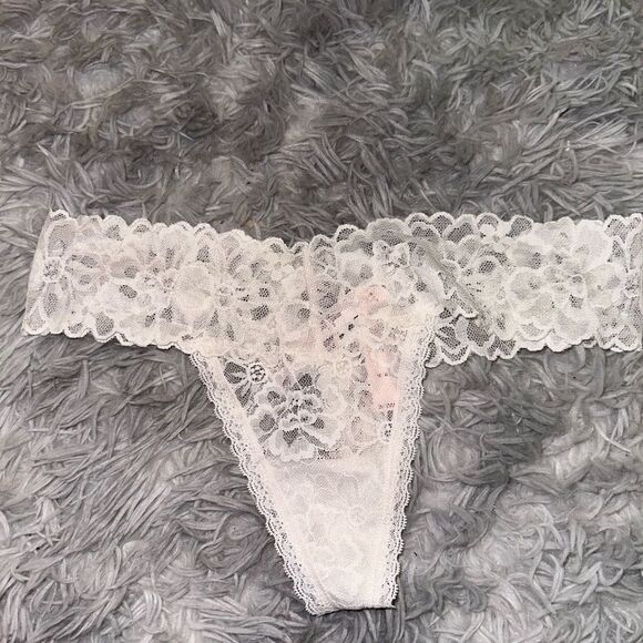 BUNDLE Victoria’s Secret thong bundle white lace and ruffles with mesh sz M - Picture 3 of 9